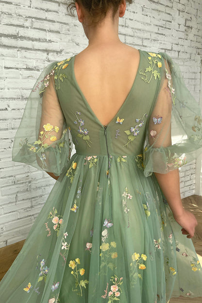 17724 - A-line Sweetheart Embroidery Long Sleeves Prom Dress